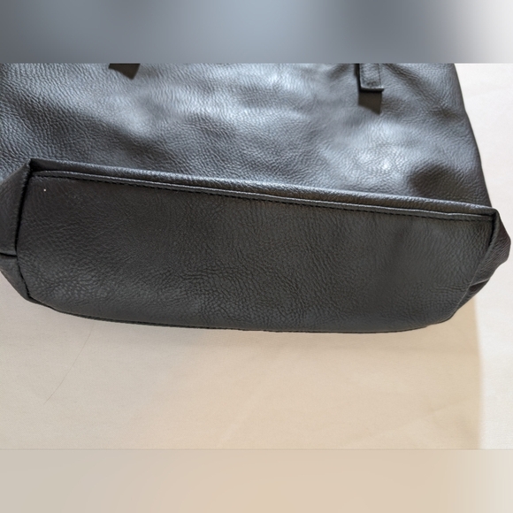 Rosetti Black Medium size Purse - Picture 5 of 9